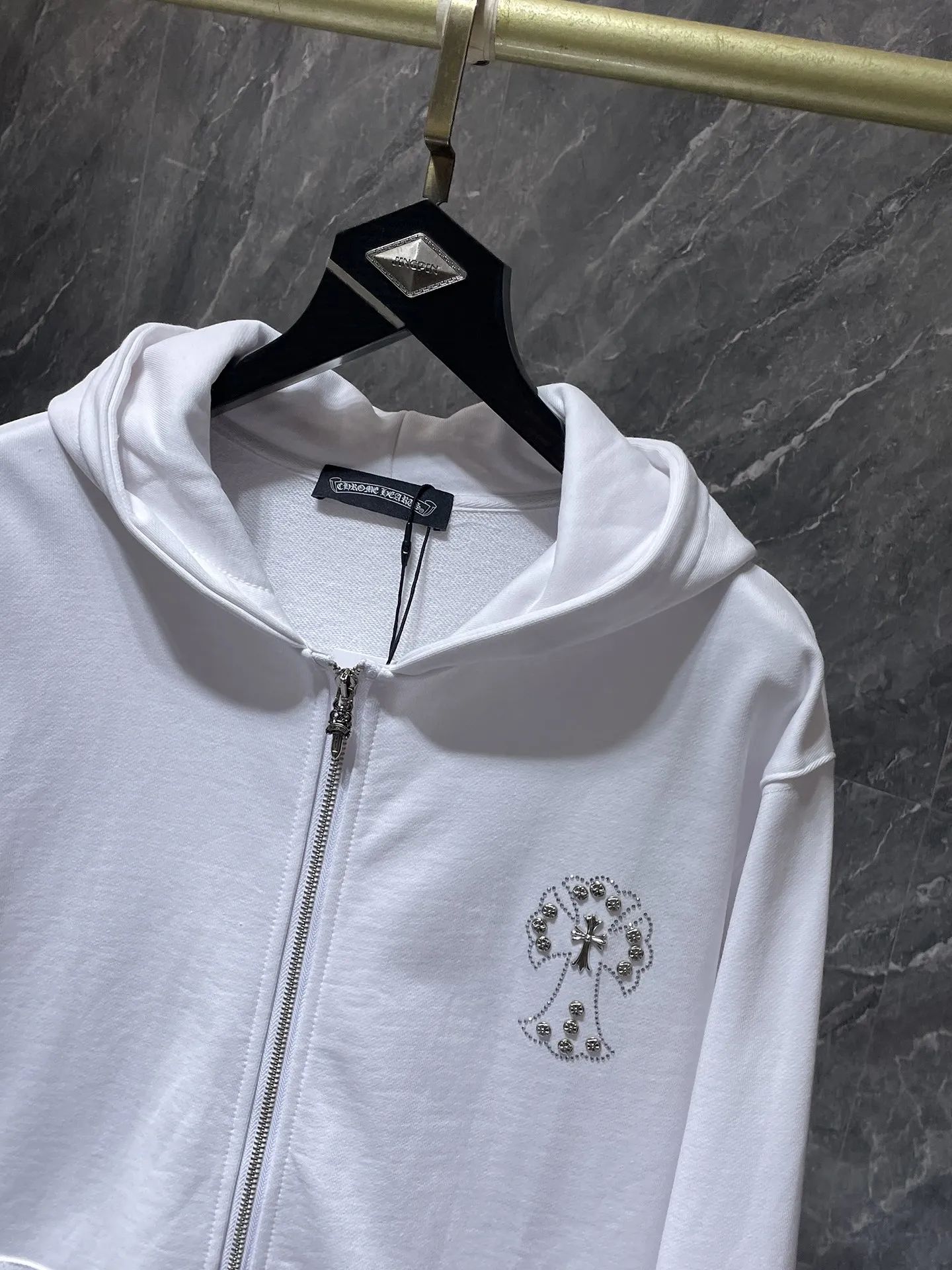 P276 Chrome Hearts Autumn and Winter 2025 Counter Synchronization Chrome Hot Diamond Cross Handmade Willow Sweatshirt Imported Diamond➕Handmade Willow Improved Customized Version 1:1 High Weight High Quality Fabric Recommended Color: Black White Code Number: S, M, L, XL